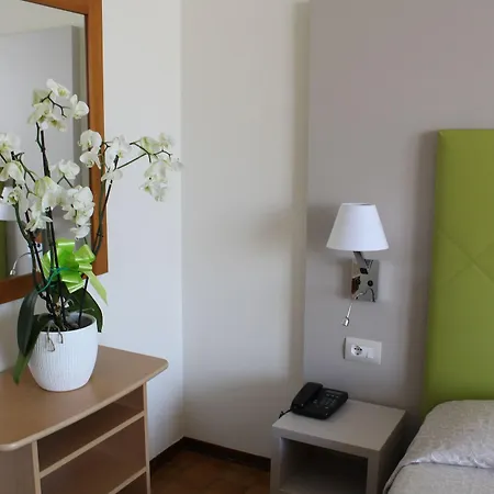 Hotel Residence Holiday מלון דירות 3*