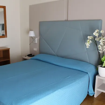 מלון דירות Hotel Residence Holiday 3*