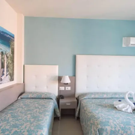 מלון דירות Hotel Residence Holiday 3*