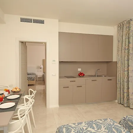 מלון דירות Hotel Residence Holiday סירמיונה