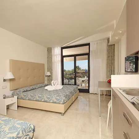 מלון דירות Hotel Residence Holiday סירמיונה