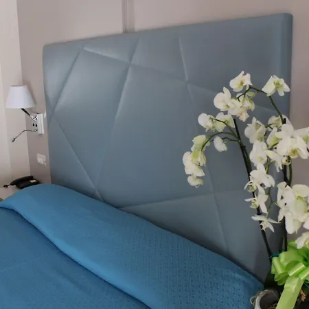 Hotel Residence Holiday מלון דירות סירמיונה