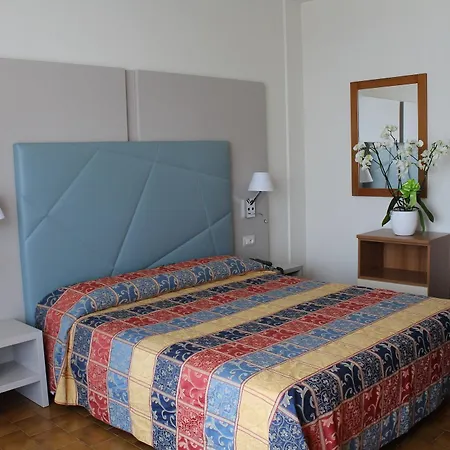 Hotel Residence Holiday סירמיונה