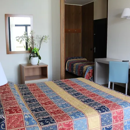 Hotel Residence Holiday מלון דירות