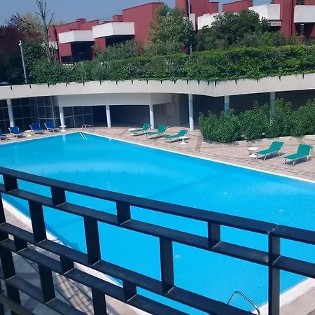 מלון דירות Hotel Residence Holiday 3*
