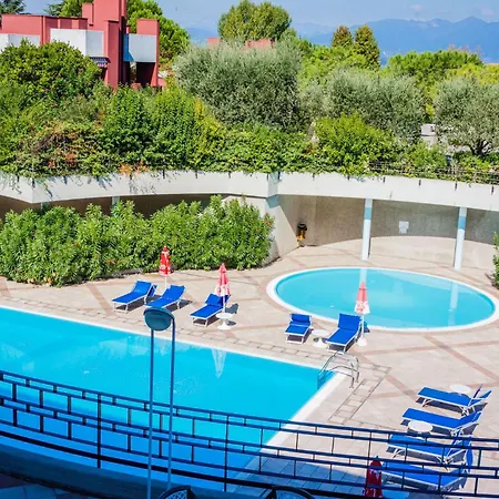 Hotel Residence Holiday Aparthotel 3*