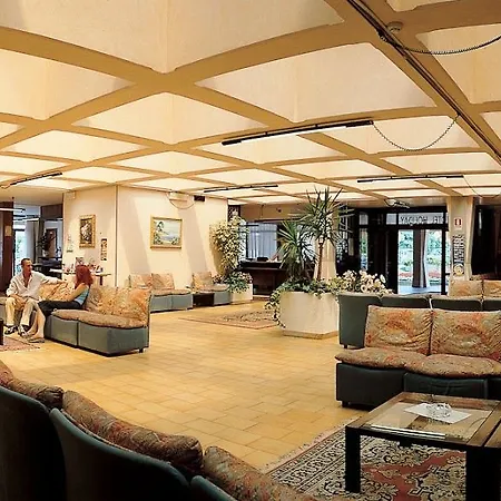 Hotel Residence Holiday 3* סירמיונה