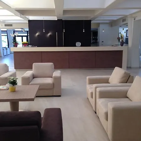 Hotel Residence Holiday סירמיונה