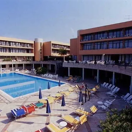 Hotel Residence Holiday מלון דירות 3*