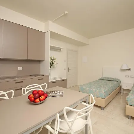 מלון דירות Hotel Residence Holiday 3*