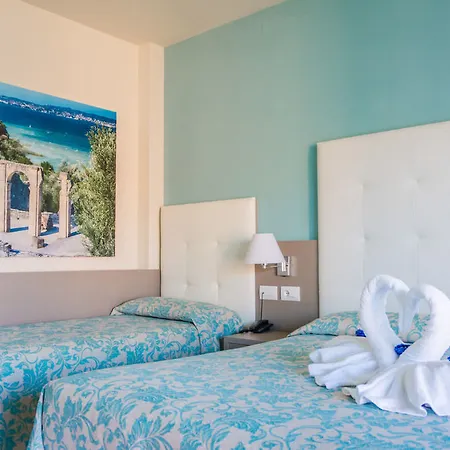 Hotel Residence Holiday מלון דירות 3*