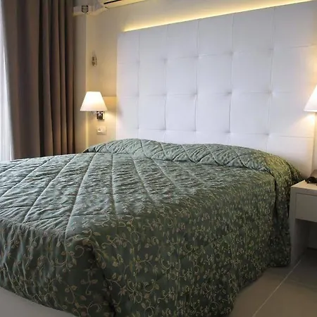 מלון דירות Hotel Residence Holiday 3*
