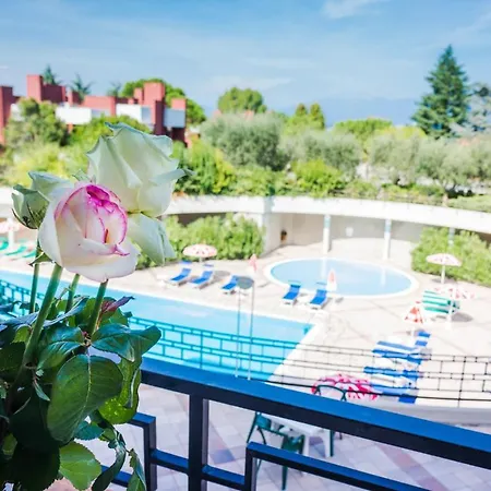 Hotel Residence Holiday סירמיונה